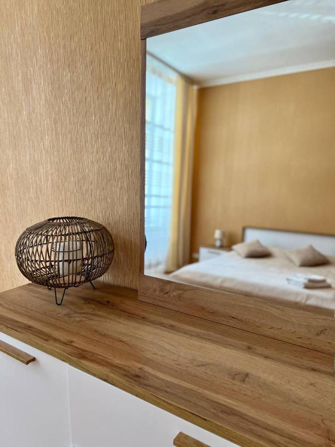 Apartment On Hnatiuka With Parking Lemberg Exterior foto